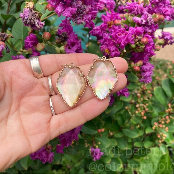 Kendra Scott Corley Earrings in Brown Mother of Pearl - Picture 3 of 7